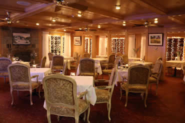 Couples Resort dining room